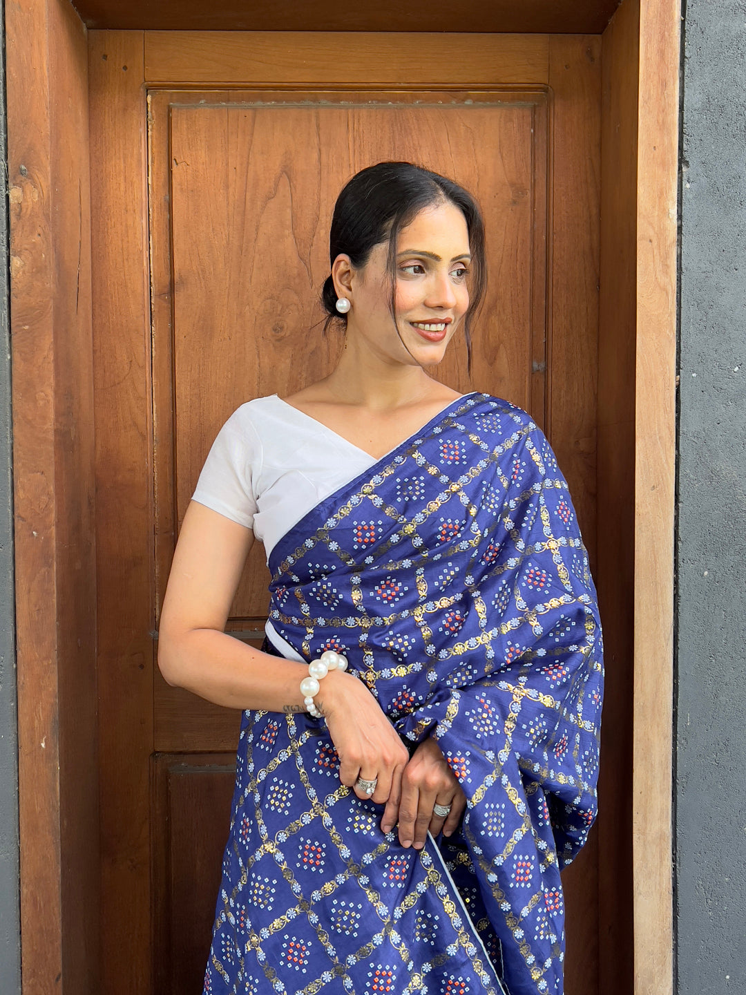 Floral Print Bandhani Silk Blend Saree