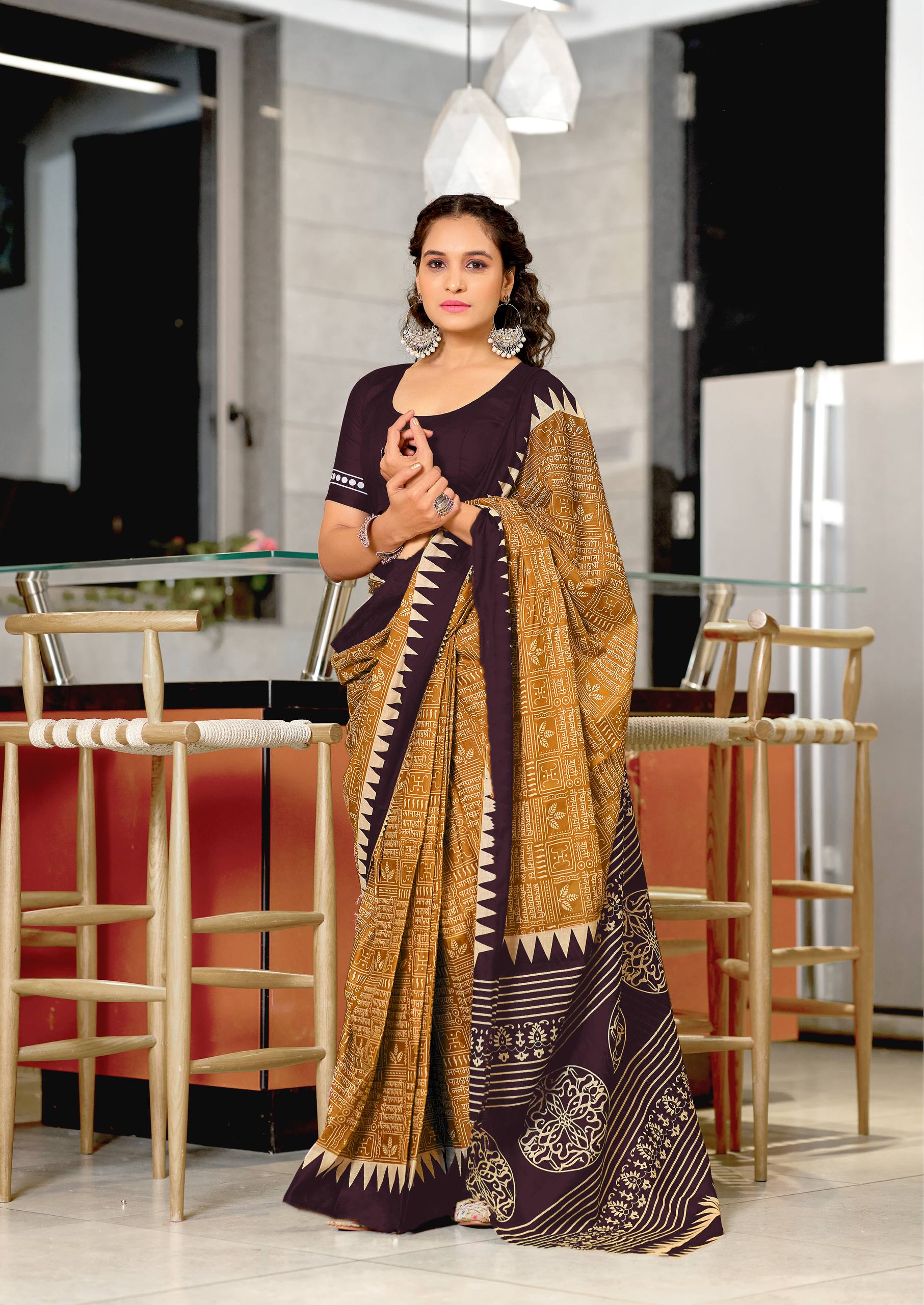 Abstract Print Mulmul Cotton Classic Saree