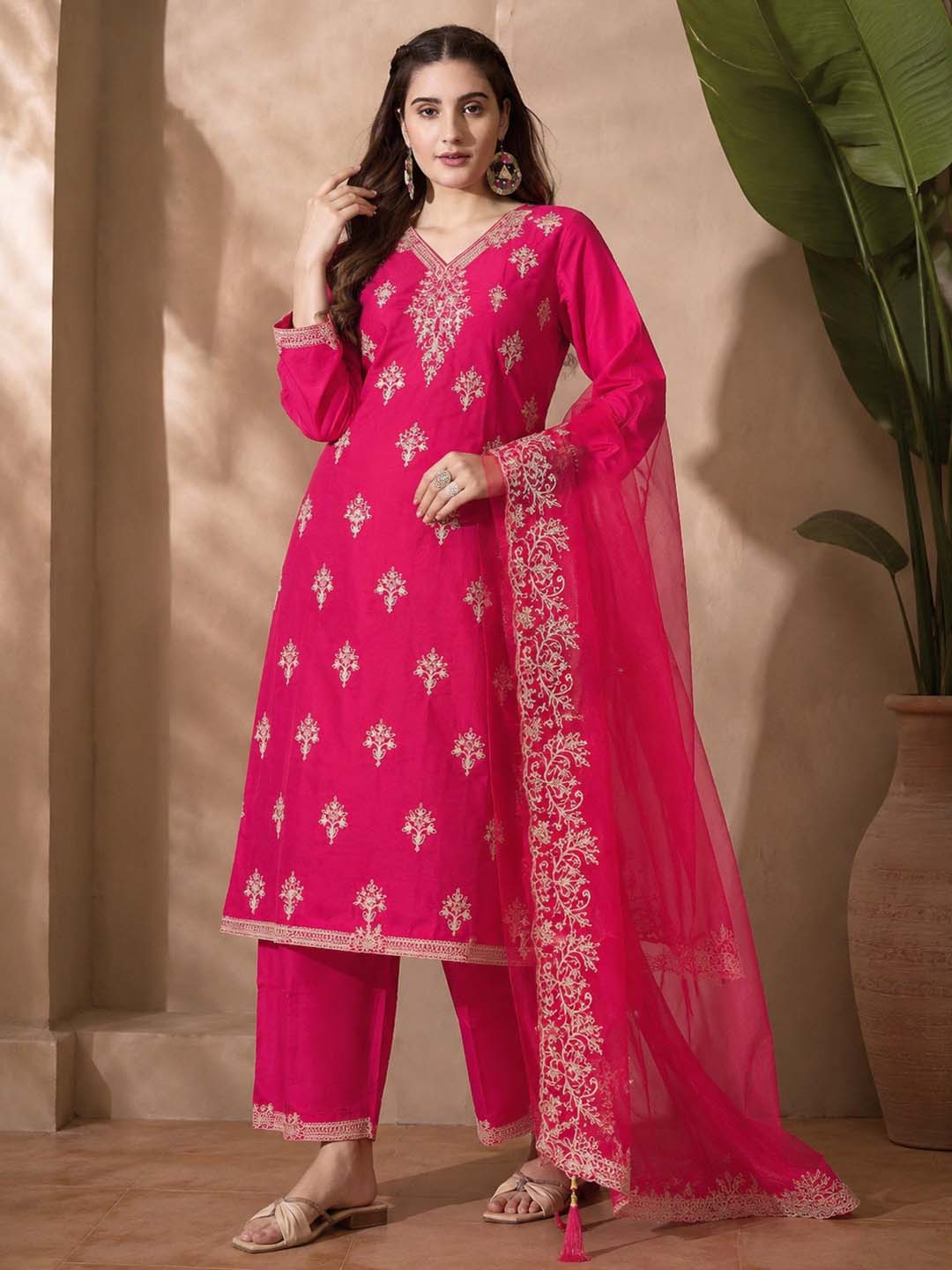 Roman Silk Embroidered Kurta Set with Organza Dupatta & Straight Pants