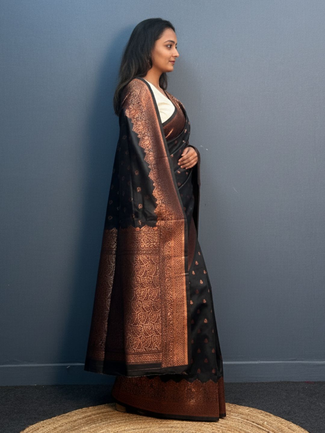 Elegant Patola Print Jacquard Woven Cotton Silk Saree with Zari Butta Work