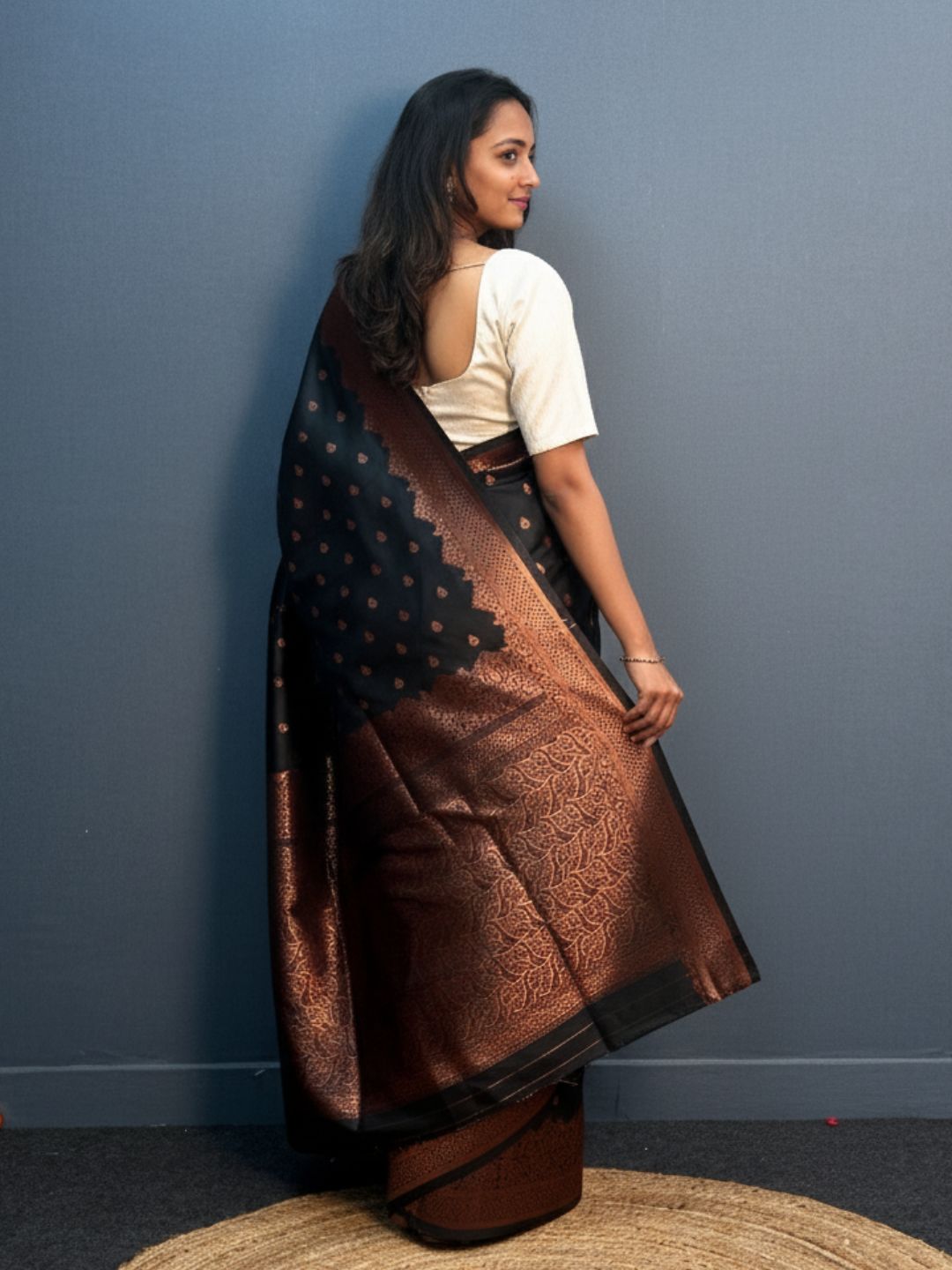 Elegant Patola Print Jacquard Woven Cotton Silk Saree with Zari Butta Work