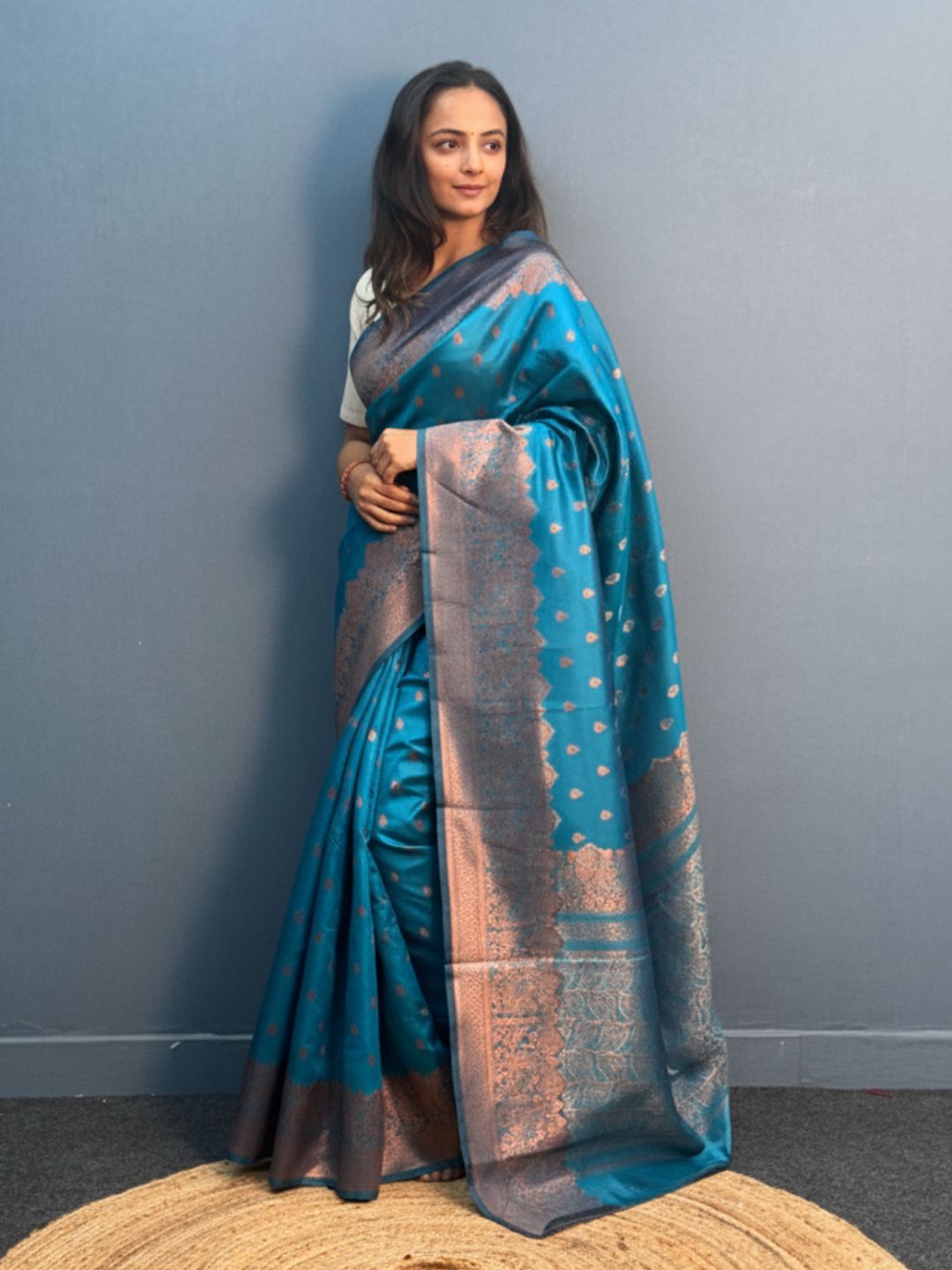 Elegant Patola Print Jacquard Woven Cotton Silk Saree with Zari Butta Work