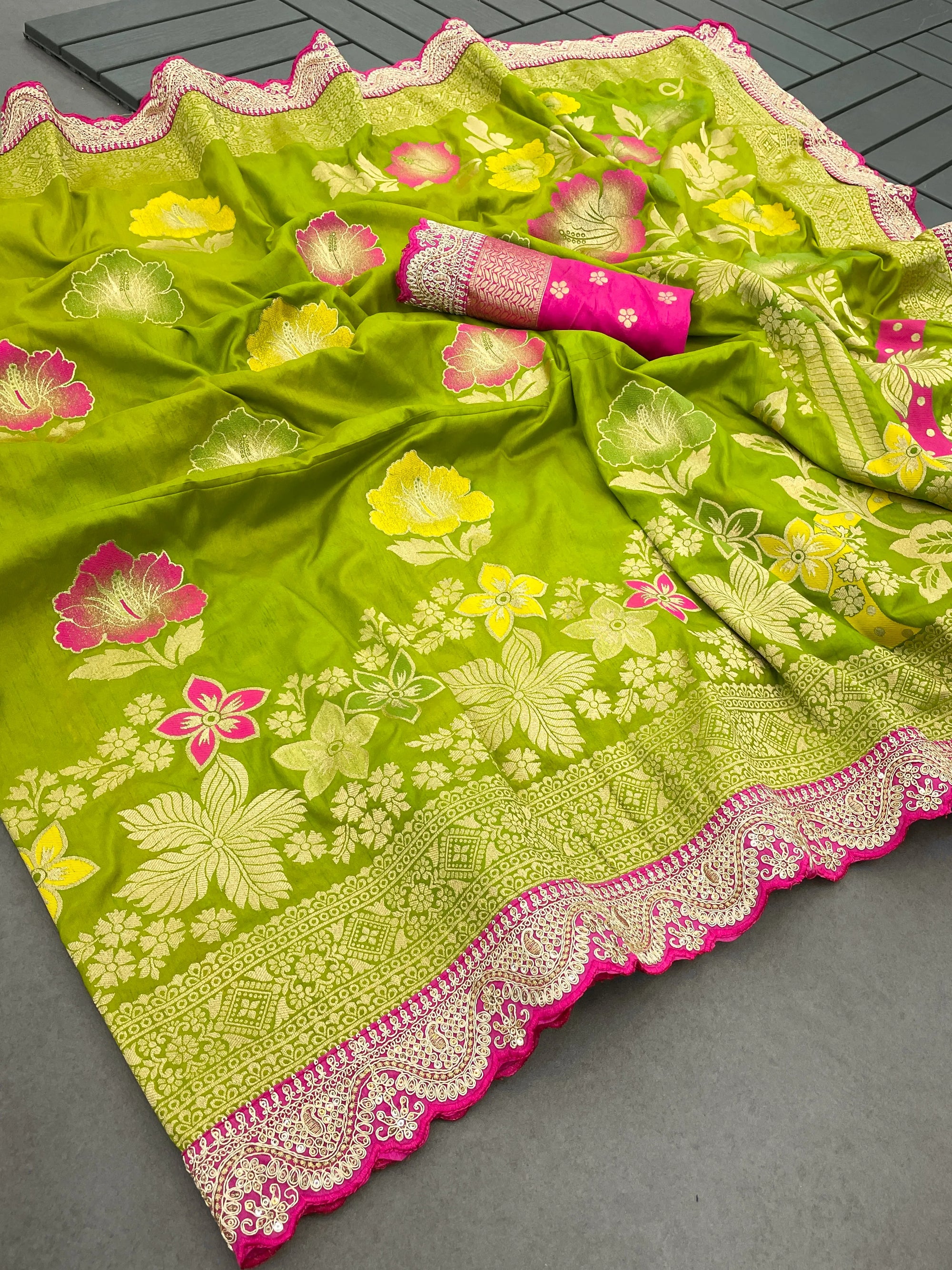 Pionex Embroidered Dola Silk Jacquard Lace Border Work Saree