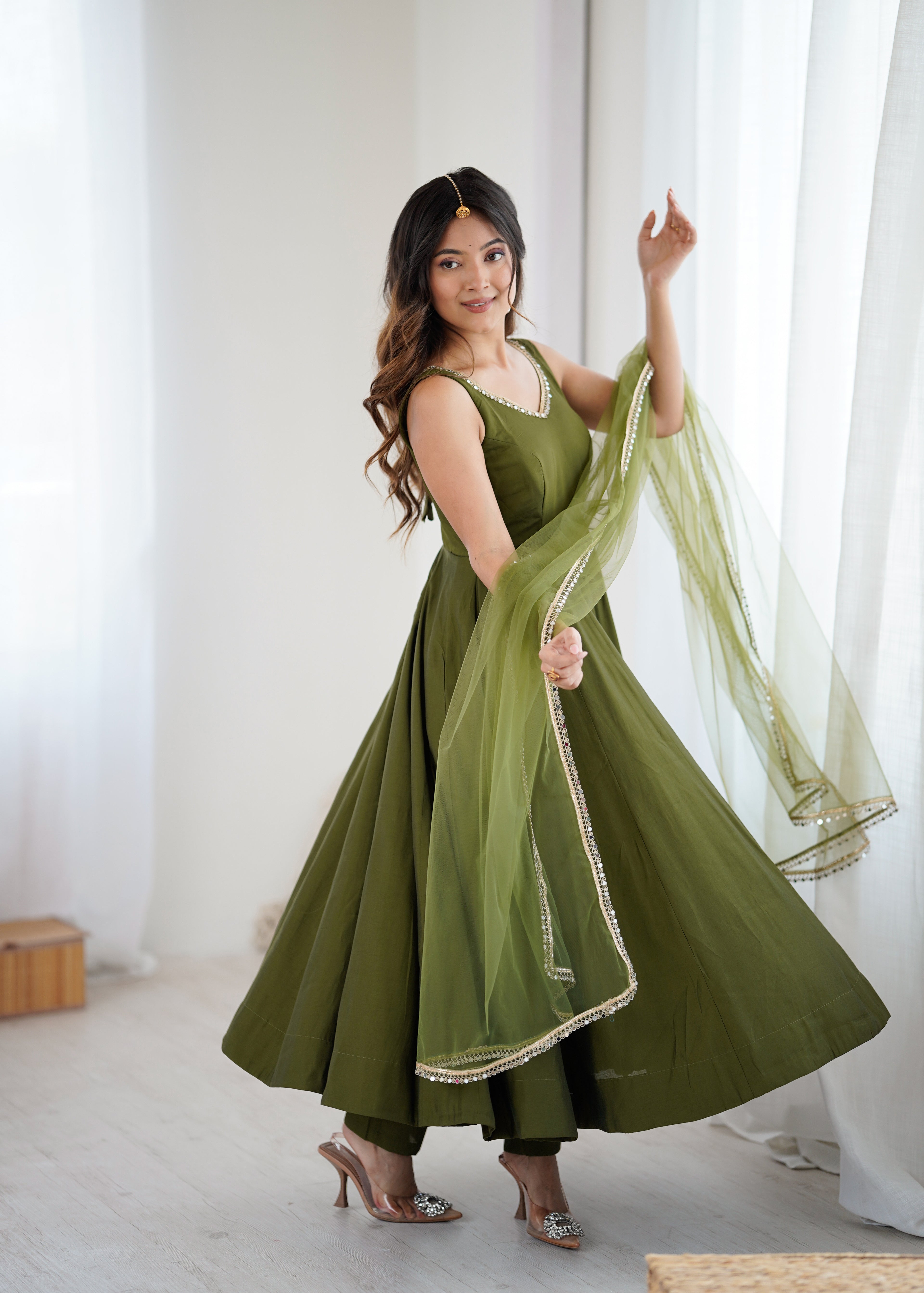 GREEN