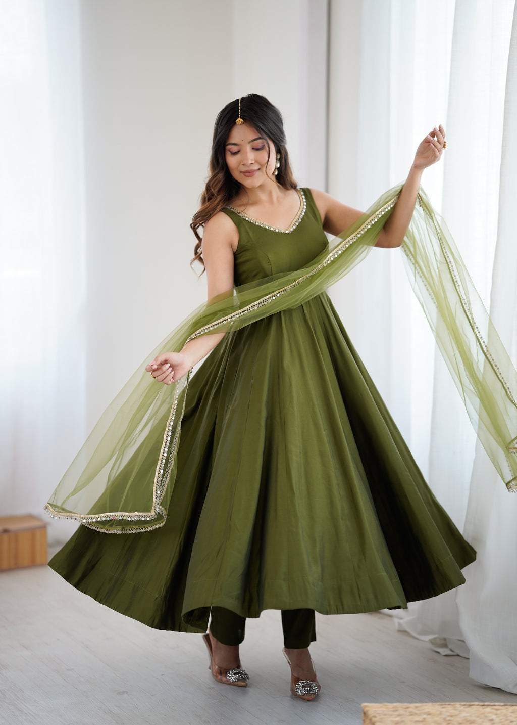 GREEN