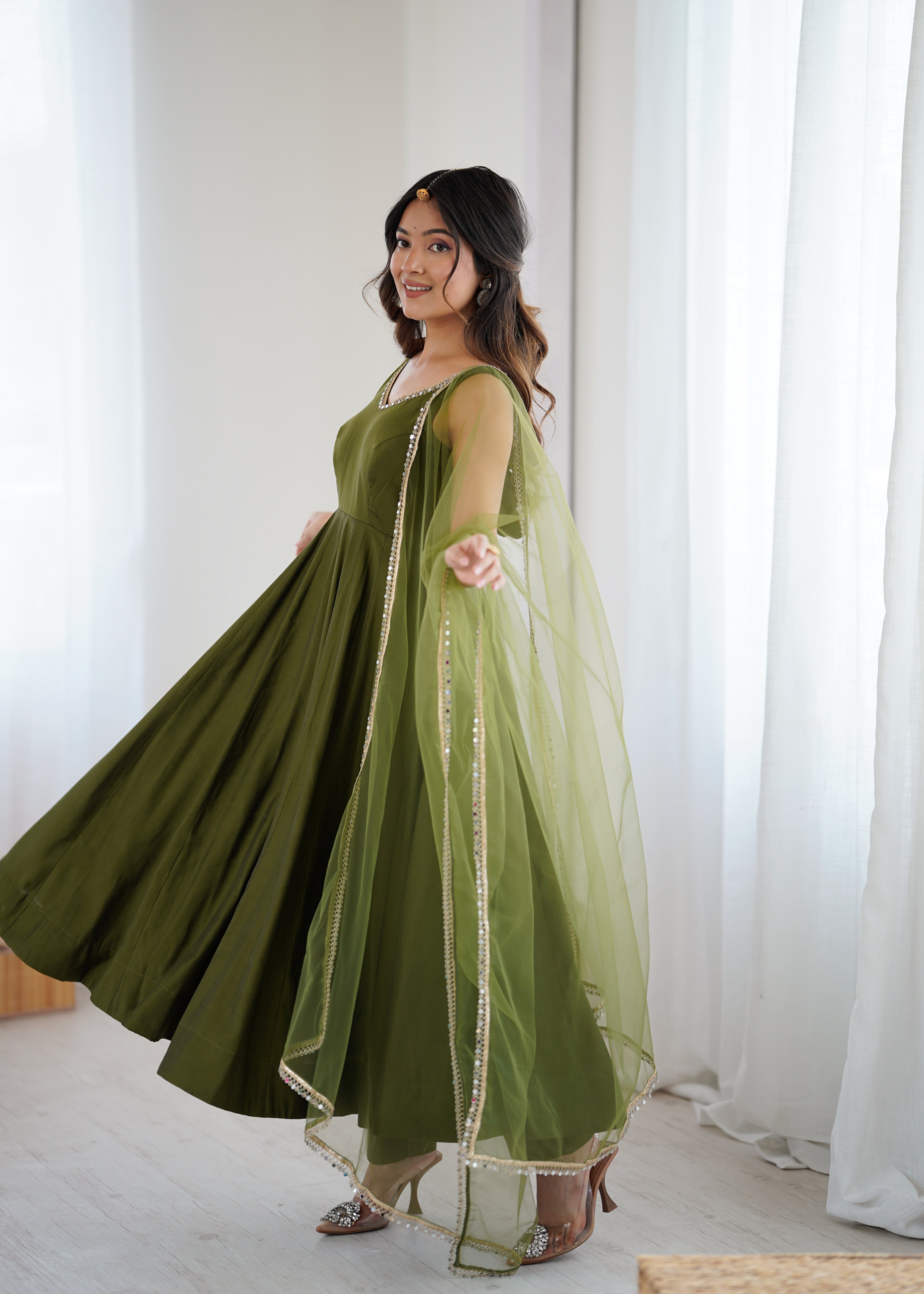 GREEN