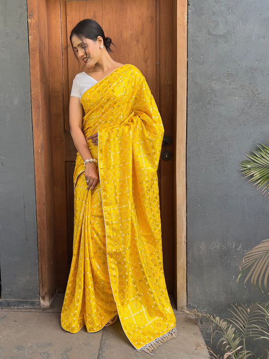 Floral Print Bandhani Silk Blend Saree