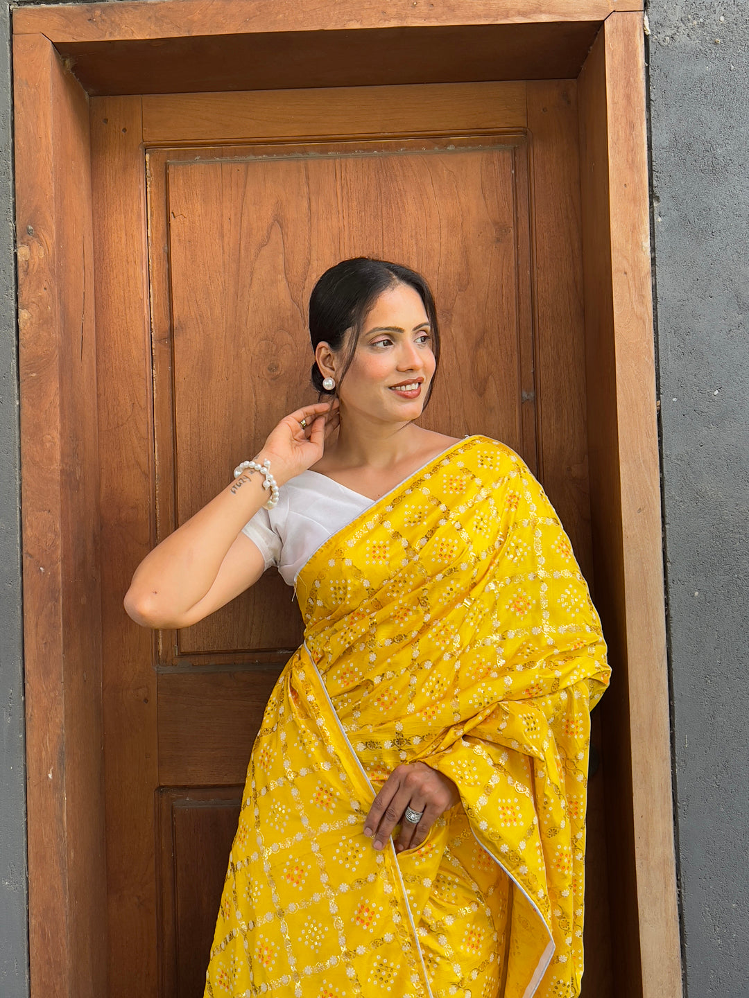 Floral Print Bandhani Silk Blend Saree