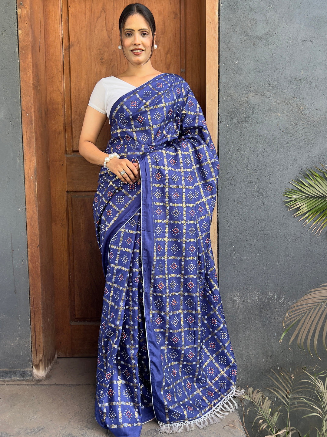 Floral Print Bandhani Silk Blend Saree