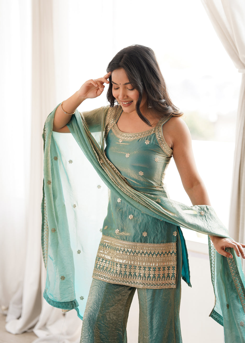 Women Seagreen & Dusty Pink Embroidered Fendy Silk Kurta Set