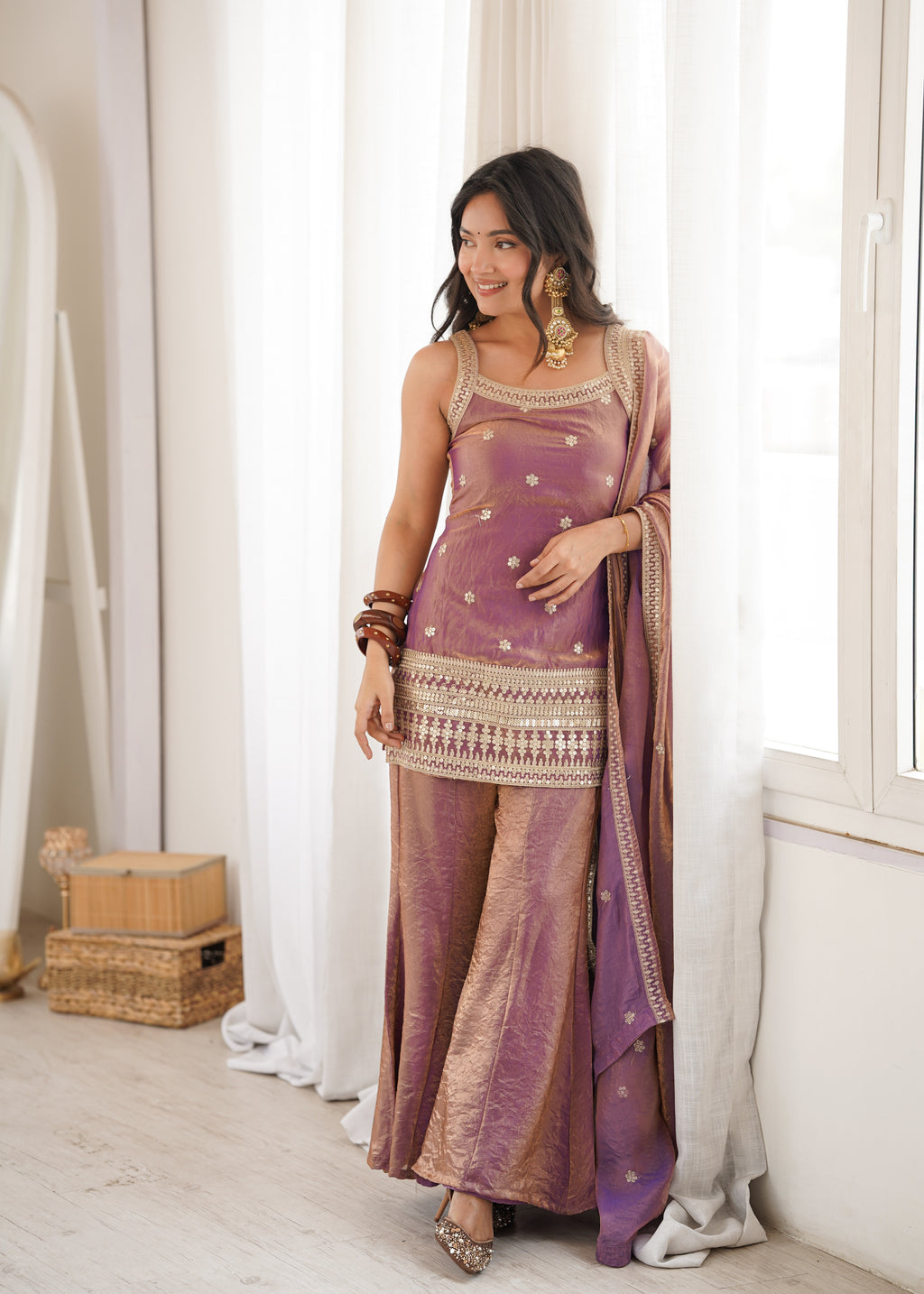 Women Seagreen & Dusty Pink Embroidered Fendy Silk Kurta Set
