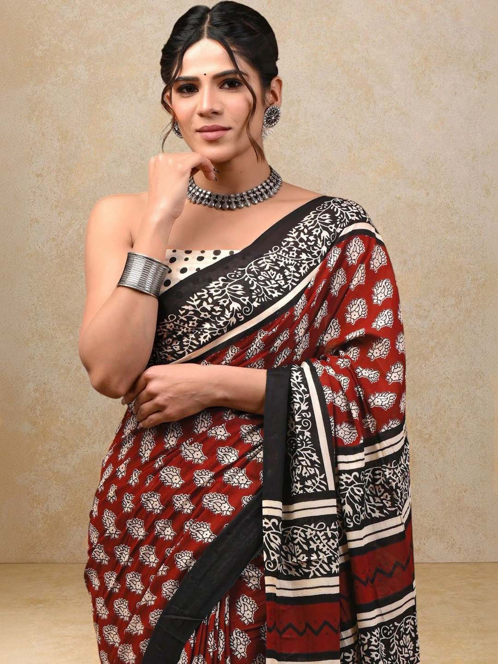 Mul Cotton Printed Saree with Floral Motif & Traditional Printed Border