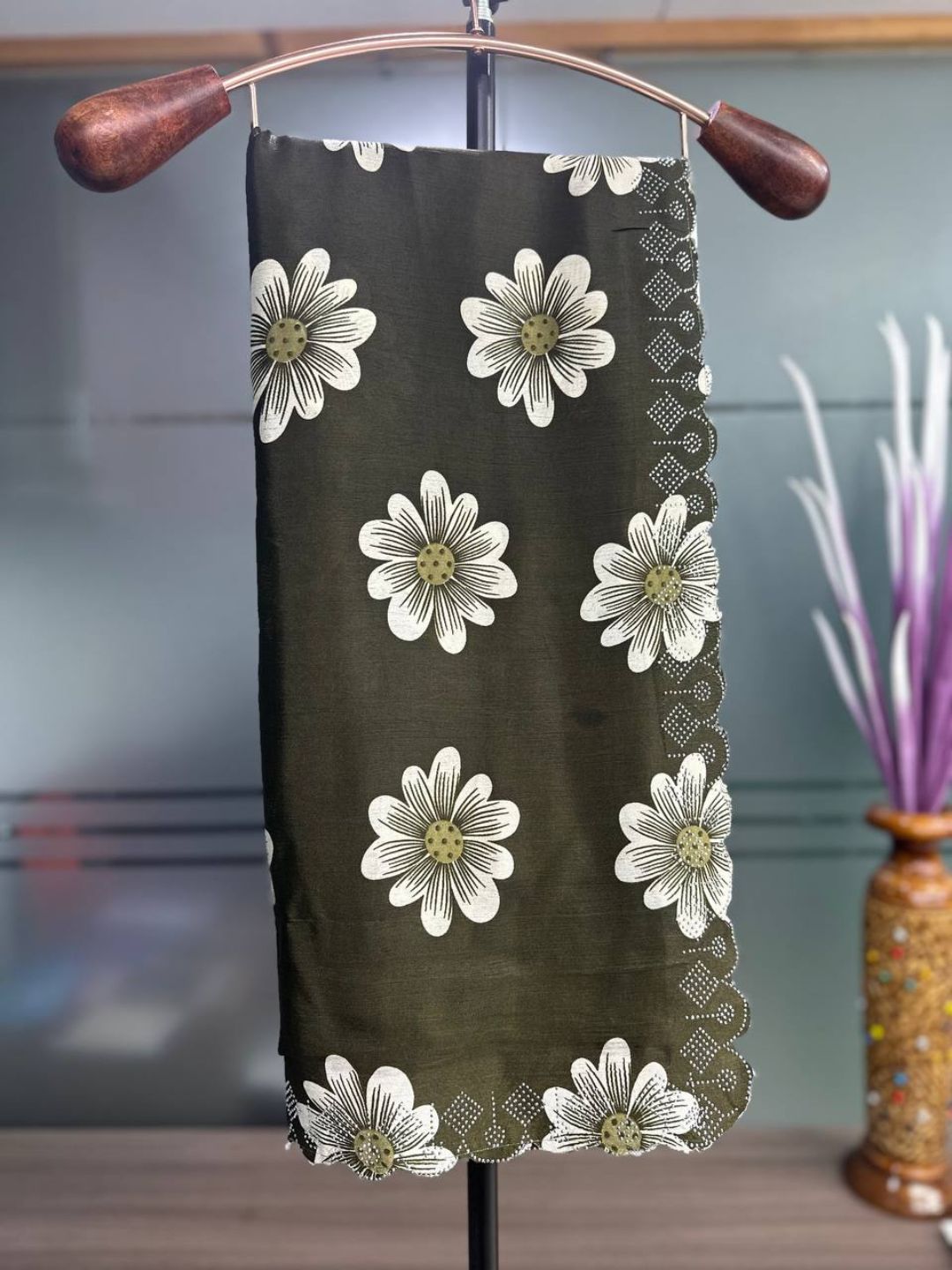 Chinon Floral Print Saree with Siroski Diamond Border & Printed Blouse Piece