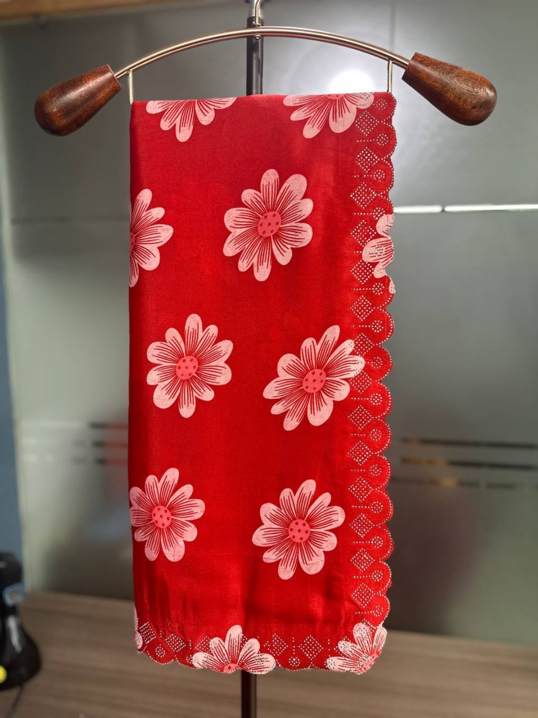 Chinon Floral Print Saree with Siroski Diamond Border & Printed Blouse Piece