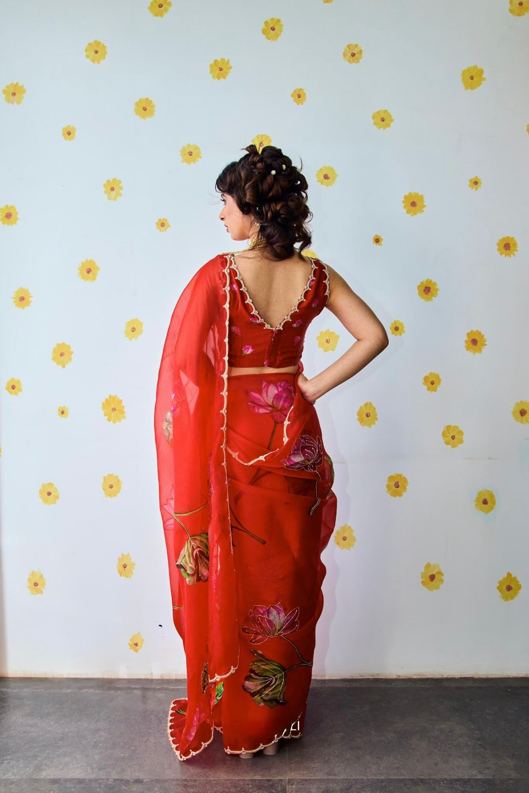 Elegant Floral Tabi Organza Saree with Exquisite Cut Dana Hand Work