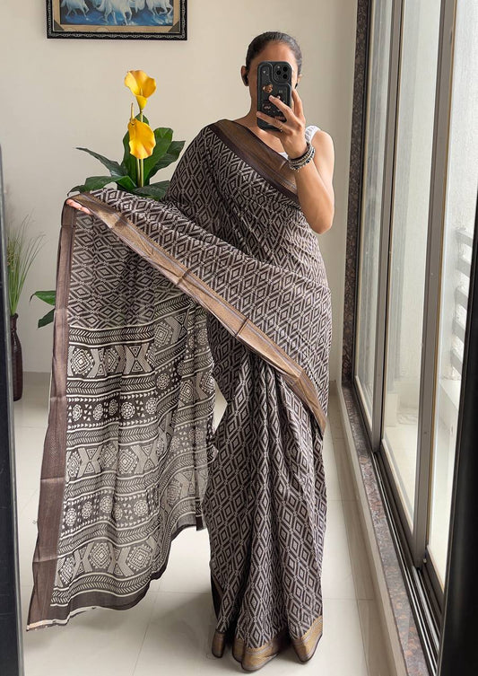 Bandhni Printed Elegance Mulmul Cotton Zari Border Saree