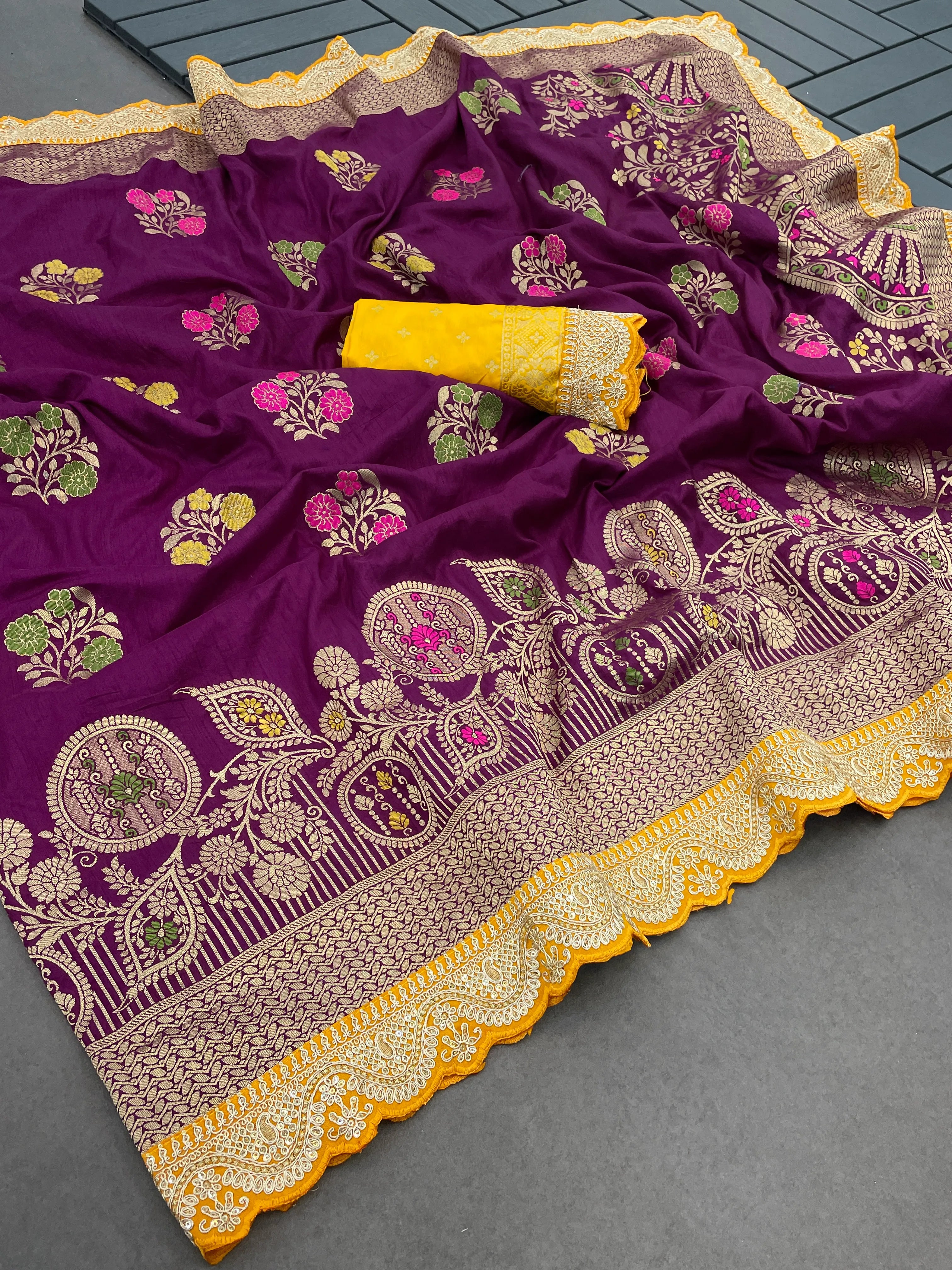 Pionex Embroidered Dola Silk Jacquard Lace Border Work Saree