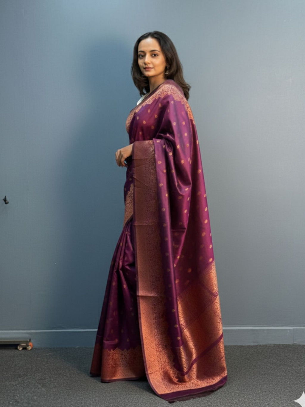 Elegant Patola Print Jacquard Woven Cotton Silk Saree with Zari Butta Work