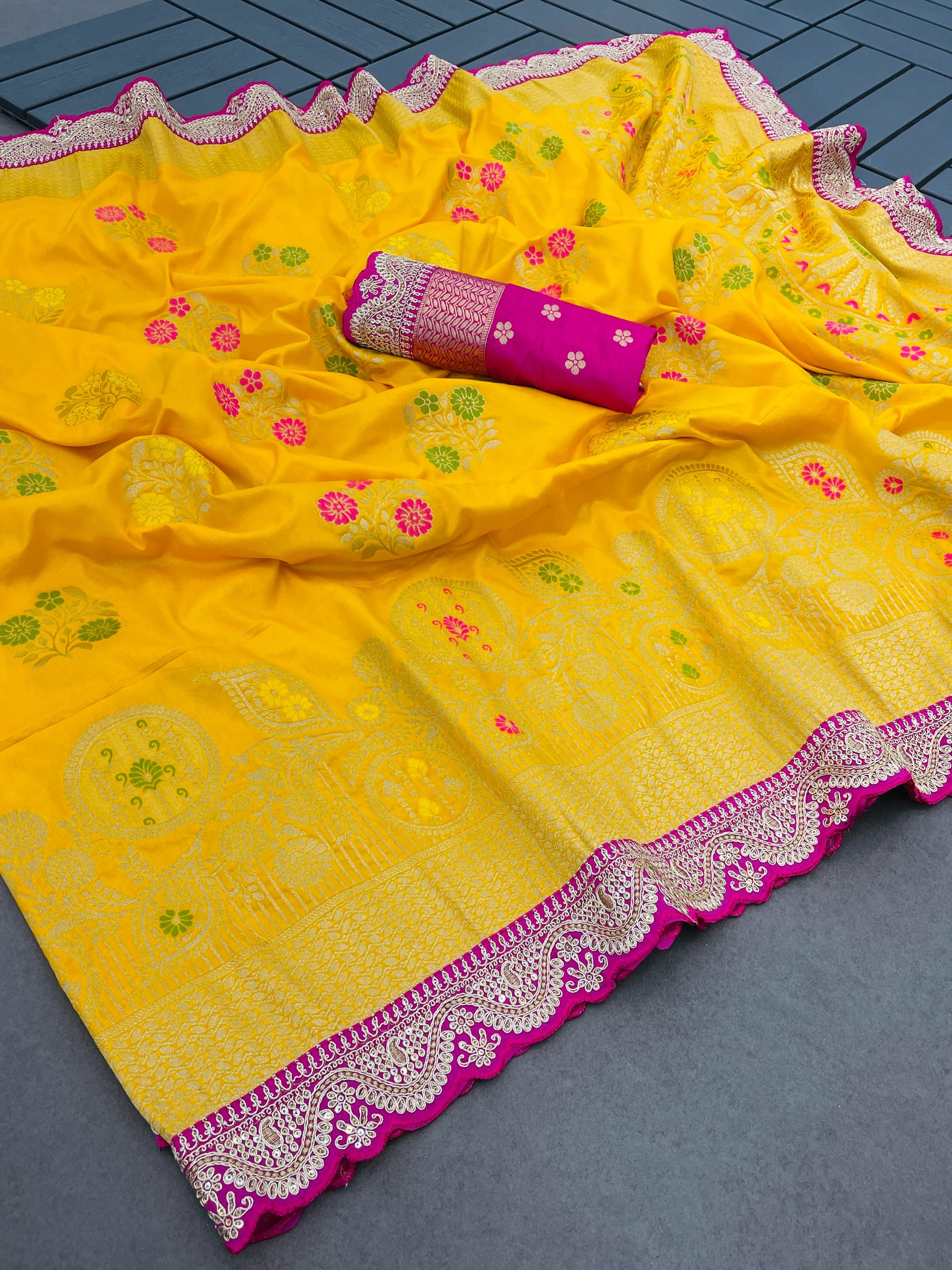 Pionex Embroidered Dola Silk Jacquard Lace Border Work Saree