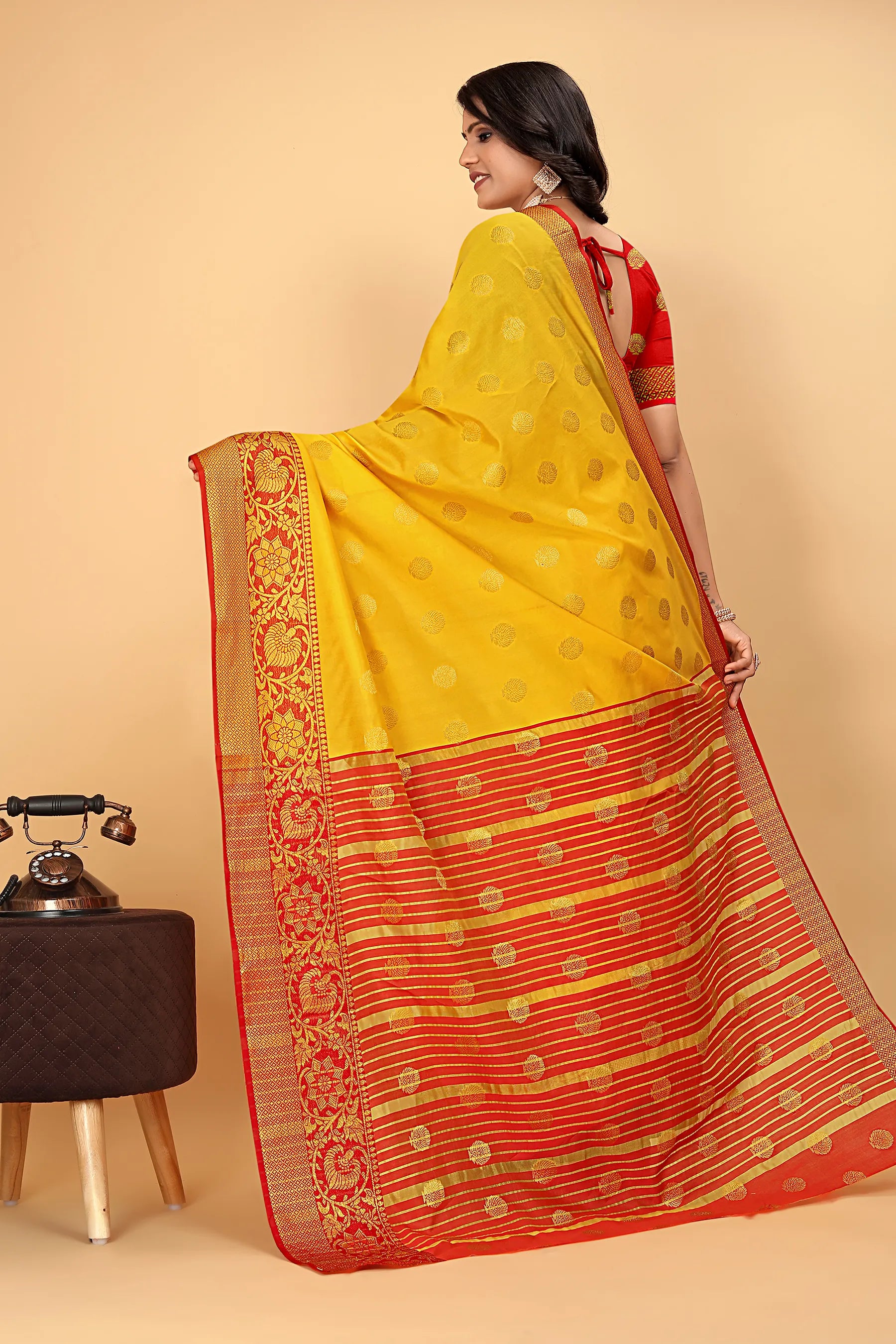 Pionex Woven Katan Kanjivaram Soft Lichi Silk Sarees