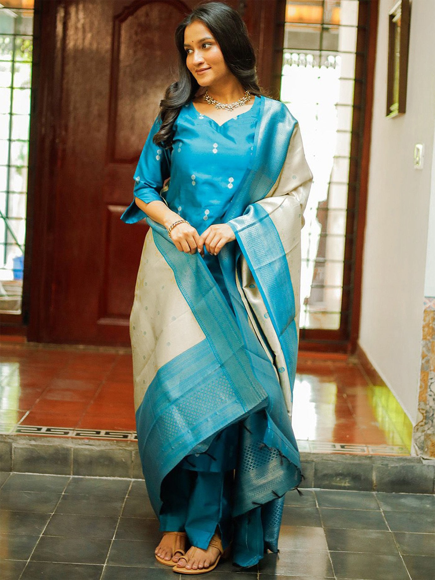 Woman's Jacquard Weaving Kurta with Pant and Dupatta Set