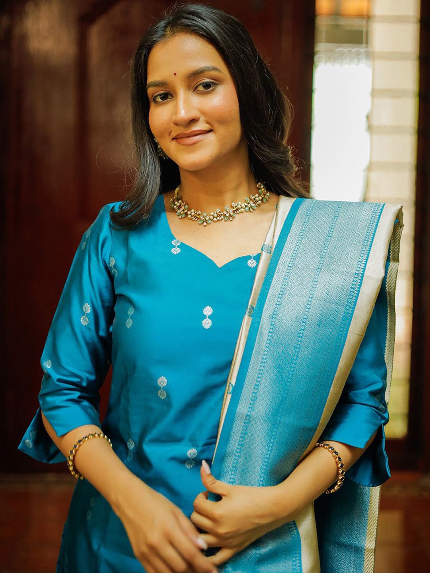 Woman's Jacquard Weaving Kurta with Pant and Dupatta Set