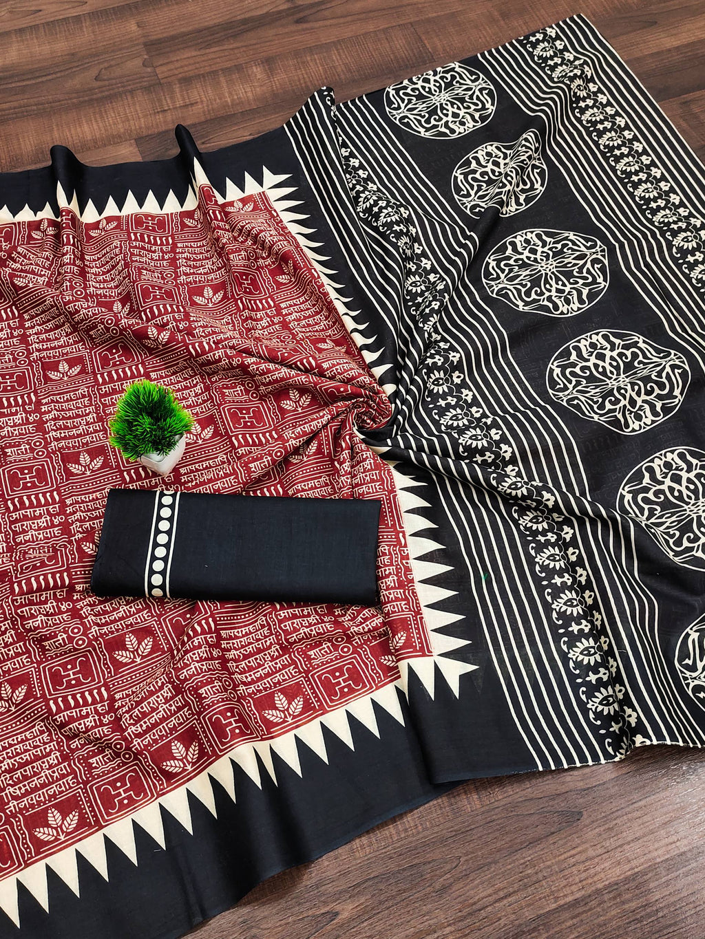 Abstract Print Mulmul Cotton Classic Saree