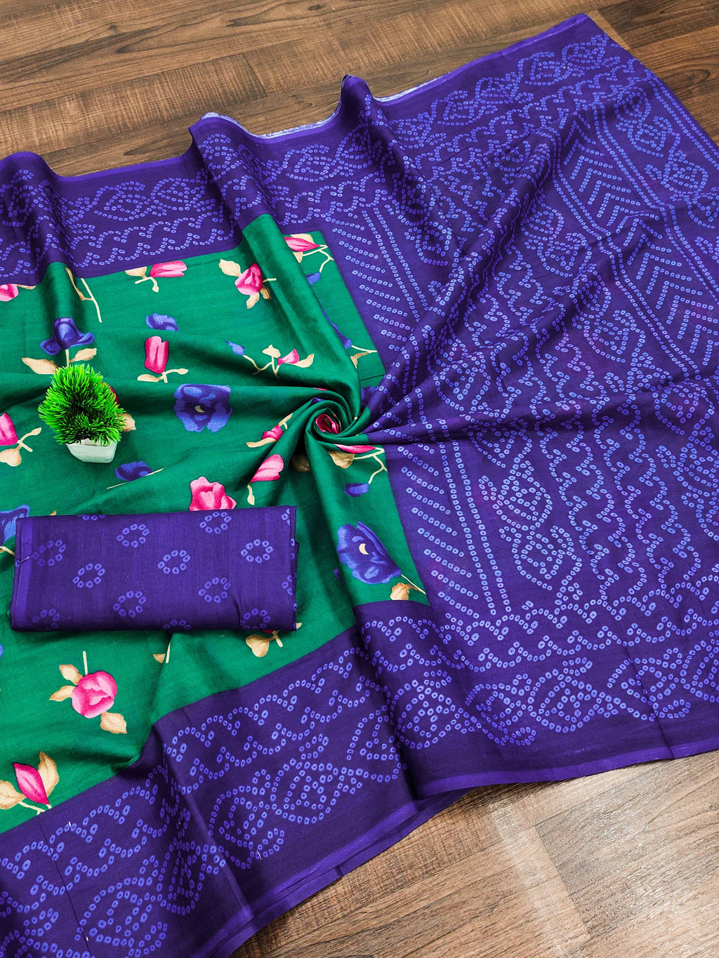 Mulmul Cotton Bandhani Saree with Flower Block Print