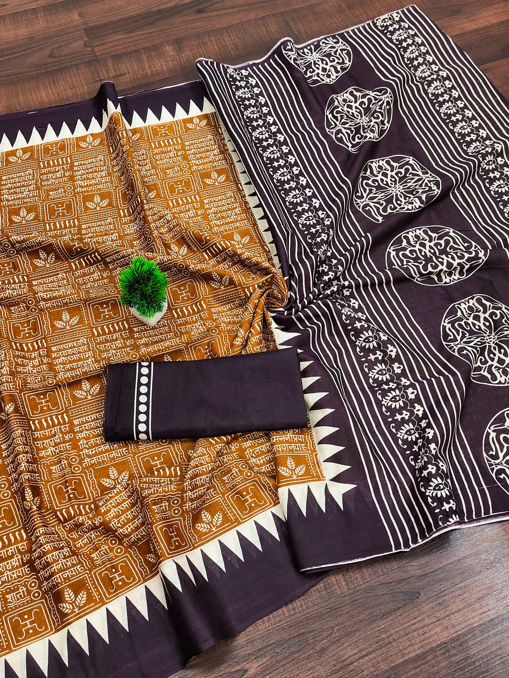 Abstract Print Mulmul Cotton Classic Saree