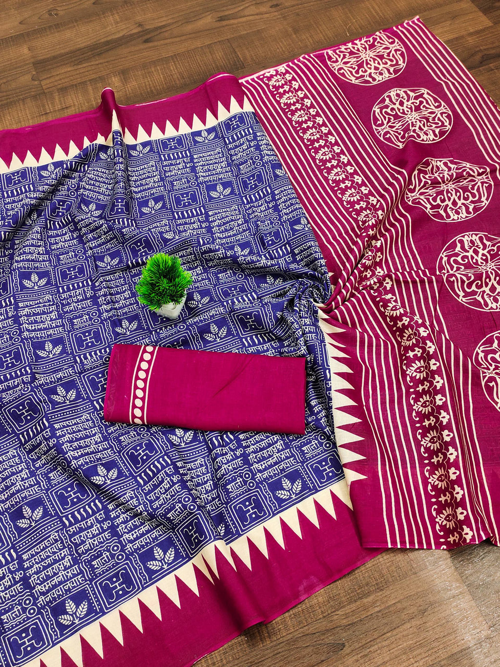 Abstract Print Mulmul Cotton Classic Saree